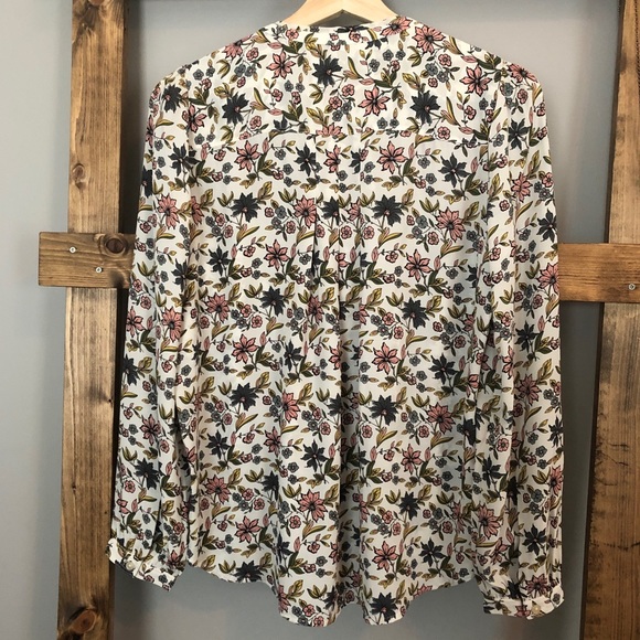 LOFT Feminine and Flowy Floral Blouse - Picture 2 of 6
